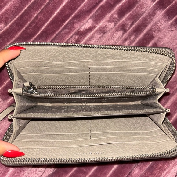 Tory Burch | Thea Multi-Gusset Zip Continental Wallet - Picture 3 of 6